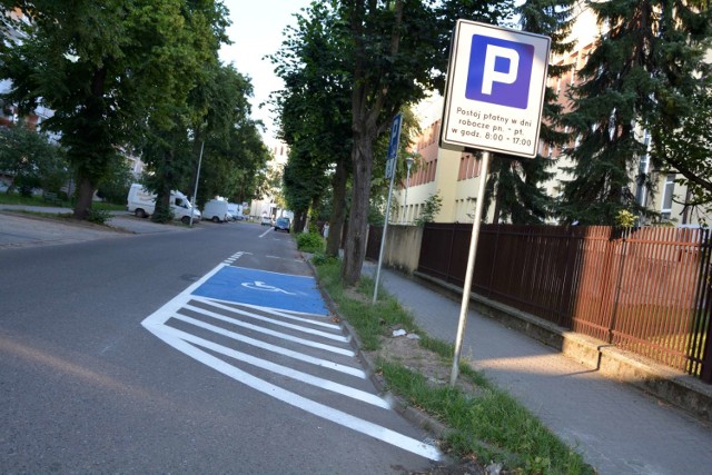 Strefa Płatnego Parkowania w Międzychodzie działa m.in. na ulicy Szpitalnej.