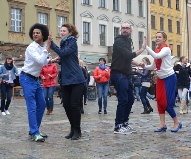 WROCŁAW Rueda de Casino International Multi Flashmob