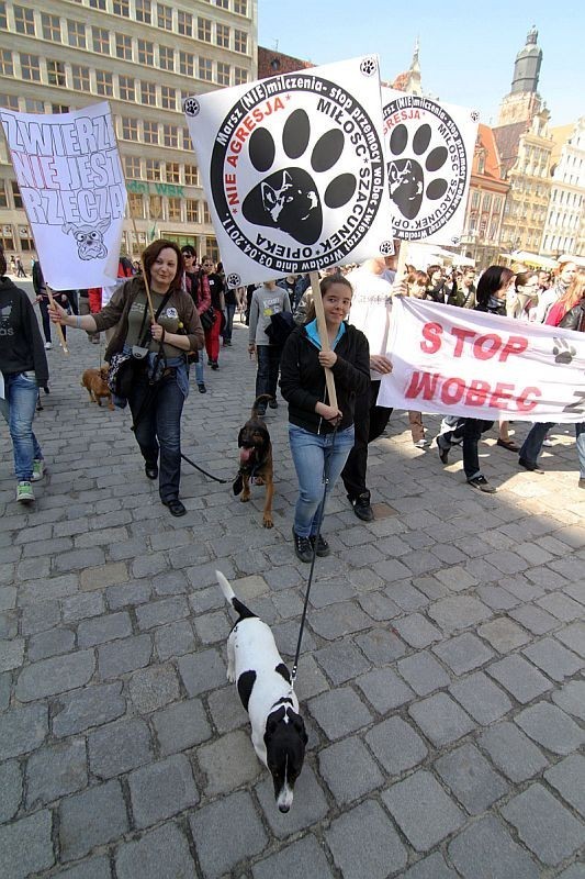 Wrocław: Przez Rynek przeszedł marsz obrońców praw zwierząt