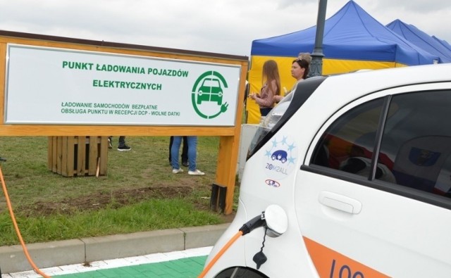 W 2017 r. w Starym Sączu przy Diecezjalnym Centrum Pielgrzymowania powstała pierwsza stacja elektrycznego ładowania pojazdów