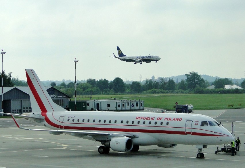 Premier Tusk wylądował na lotnisku w Łodzi [ZDJĘCIA]