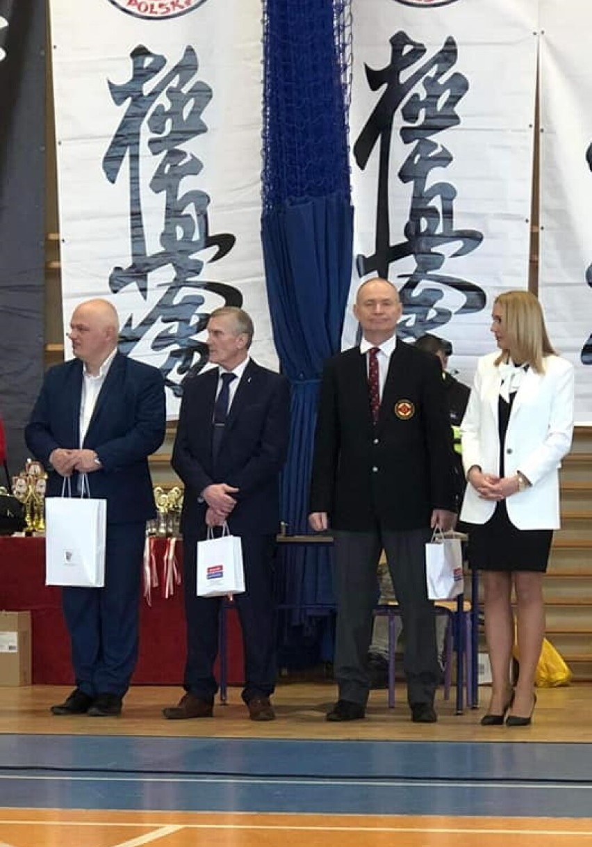 Malborscy karatecy z medalami w mistrzostwach makroregionu. W kata nie mieli sobie równych 