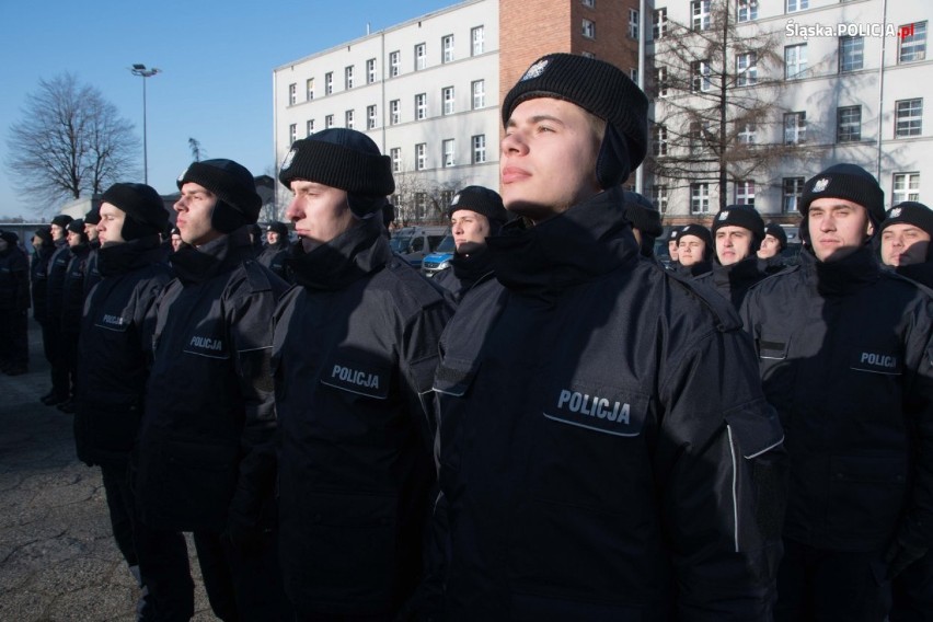 Pięciu nowych policjantów z Rybnika wśród 132 nowych stróżów prawa którzy złozyli ślubowanie