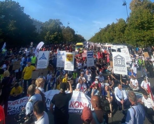 Pracownicy radomskiej ochrony zdrowia dołączyli do Ogólnopolskiego Strajku Medykow.