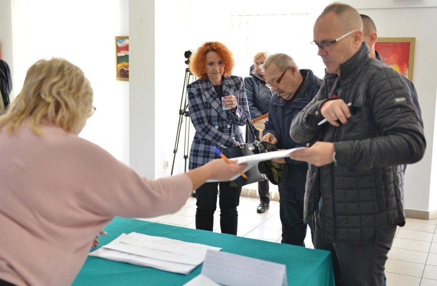 Wybory samorządowe 2018: W Świnoujściu głosowali kandydaci na prezydenta [ZDJĘCIA]