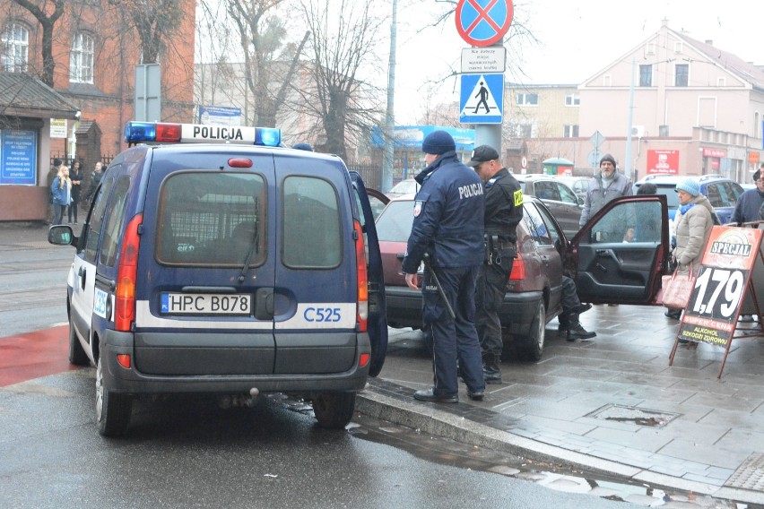 Samochód nie zatrzymał się do policyjnej kontroli. W środku Ormianin i Rosjanin [zdjęcia]