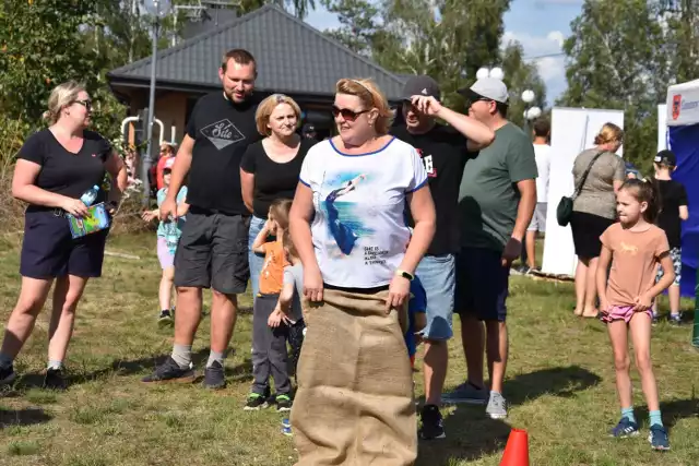 Mieszkańcy wsi i okolicznych miejscowości chętnie skorzystali z zaproszenia na piknik sołecki w Rożnie-Parcele.