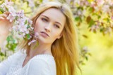 Wiosenna metamorfoza – zmień makijaż na wiosnę 