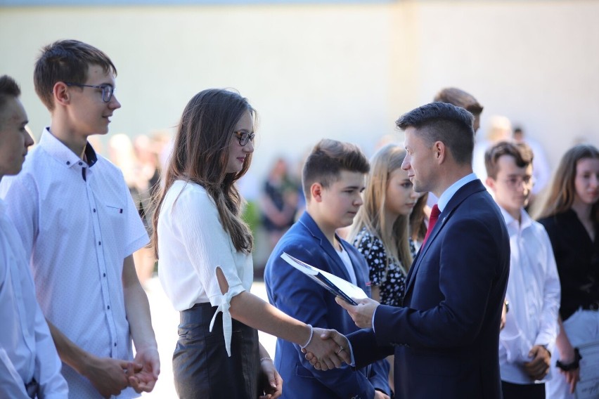 Piękne zakończenie roku szkolnego w "Czarnieckim" we Włoszczowie. Zobacz zdjęcia