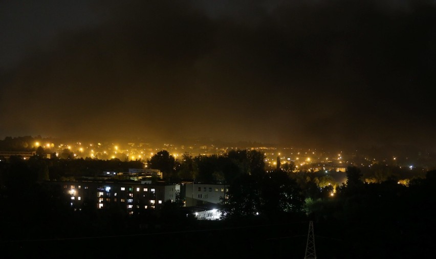 Trwa gaszenie pożaru w Sosnowcu. Zobacz kolejne zdjęcia....