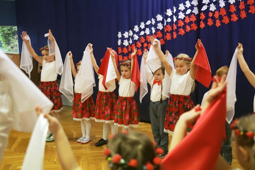 Legnica: Przedszkolaki ze "Stokrotki" uczciły rocznicę odzyskania niepodległości przez Polskę, zdjęcia