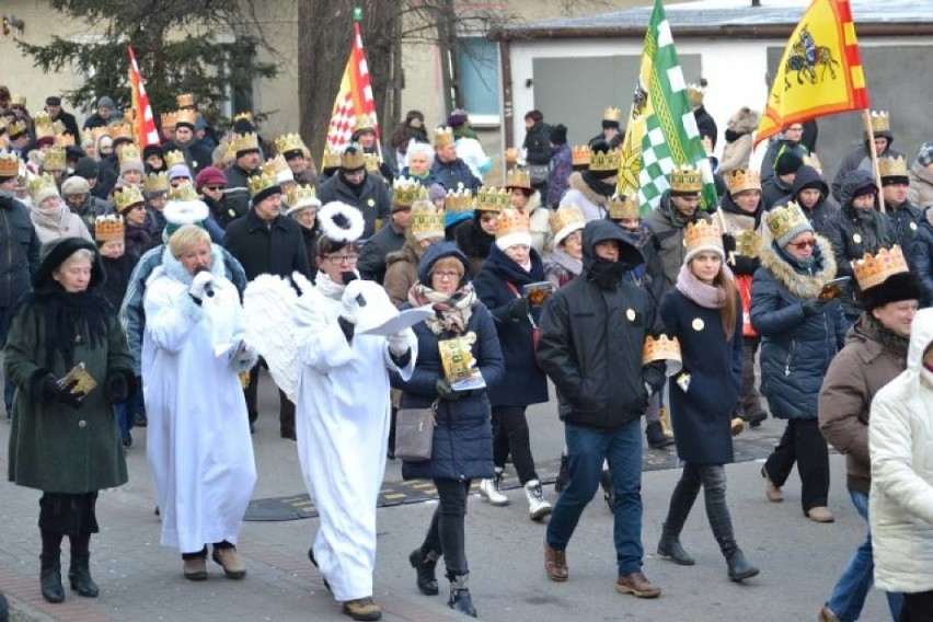 Tłumy nowodworzan i mieszkańców okolicznych miejscowości...