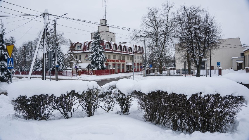 Bielsk Podlaski jak z bajki. Miasto w zimowej scenerii. Zima rozpieszcza miłośników białego puchu [ZDJĘCIA]