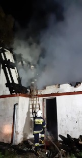Gmina Suchy Dąb: Pożar pustostanu w Koźlinach [ZDJĘCIA]