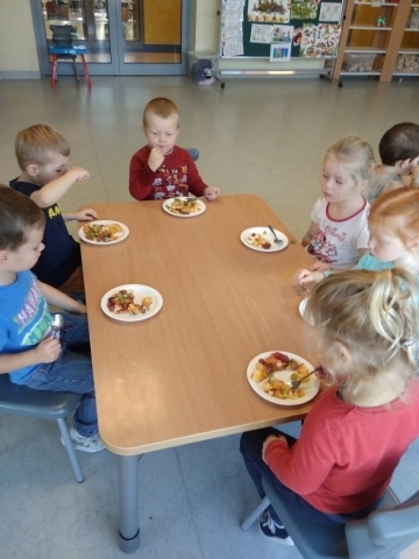 Przedszkolaki z Dobroszyc jedzą zdrowo i kolorowo