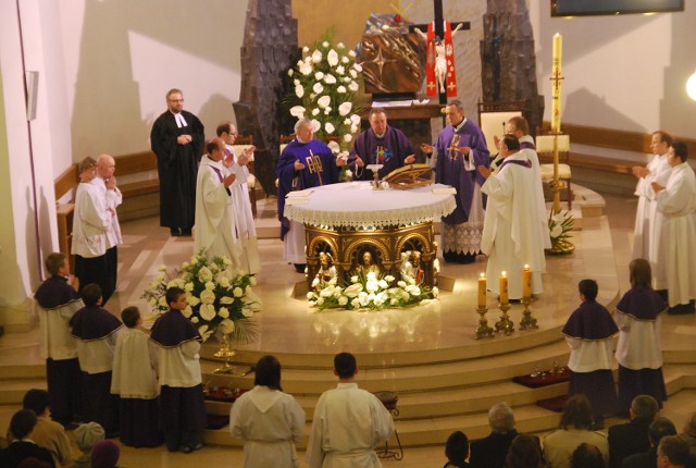W kościele Świętych Apostołów Piotra i Pawła odbyło się 12 kwietnia nabożeństwo ekumeniczne w intencji ofiar katastrofy smoleńskiej i ich rodzin