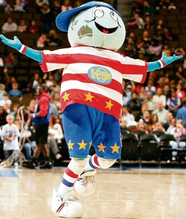 Maskotka Globie nieodłącznie towarzyszy koszykarzom amerykańskiej grupy Harlem Globetrotters. Ich występy są wspaniałymi spektaklami z pogranicza sportu i aktorstwa