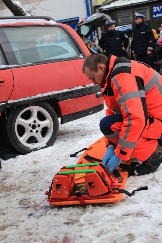 Chełm. Wypadek pod sklepem, poszukiwani świadkowie. Zdjęcie ilustracyjne