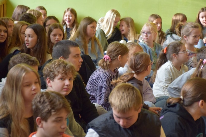 Laura Bączkiewicz powitana w szkole z honorami. Nauczyciele i uczniowie przygotowali dla niej niespodziankę