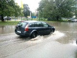 Woda zalała ci auto? Sprawdź, co robić w takiej sytuacji