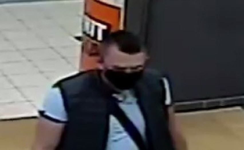 Policja poszukuje mężczyzny podejrzewanego o kradzież telefonu komórkowego w gdyńskim sklepie