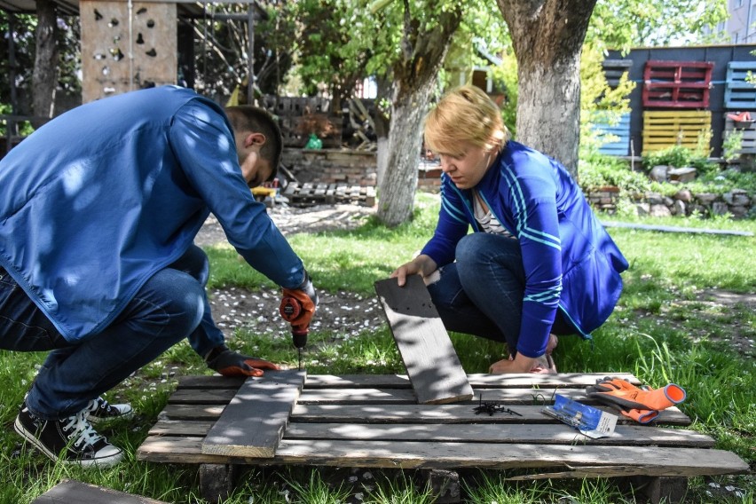 Szamotuły. Kolejne domki dla owadów gotowe! Fundacja Varietae i Eko Patrol działają na rzecz budowy zielonego miasta