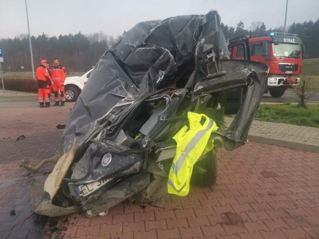 Śmiertelny wypadek na autostradzie A1 w Dobieszowicach. Nie żyje młody mężczyzna, pasażer w stanie ciężkim trafił do szpitala