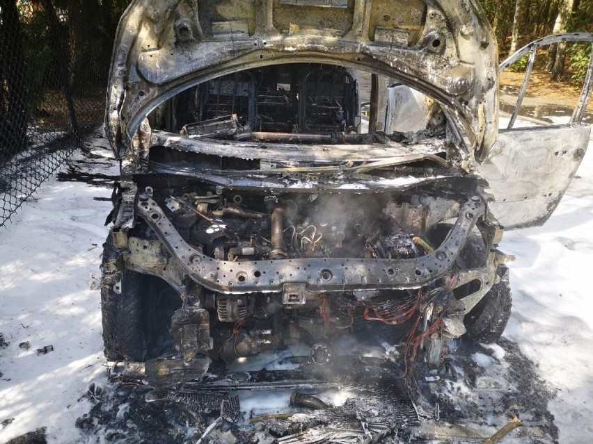 Pożar samochodu osobowego w Ostrorogu [ZDJĘCIA]