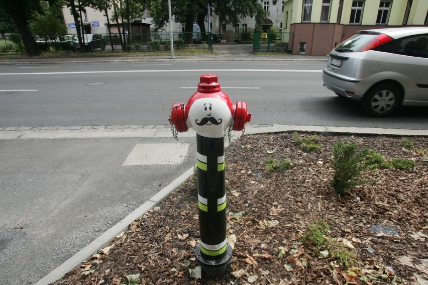 Kolejny radosny hydrant w Legnicy (ZDJĘCIA)