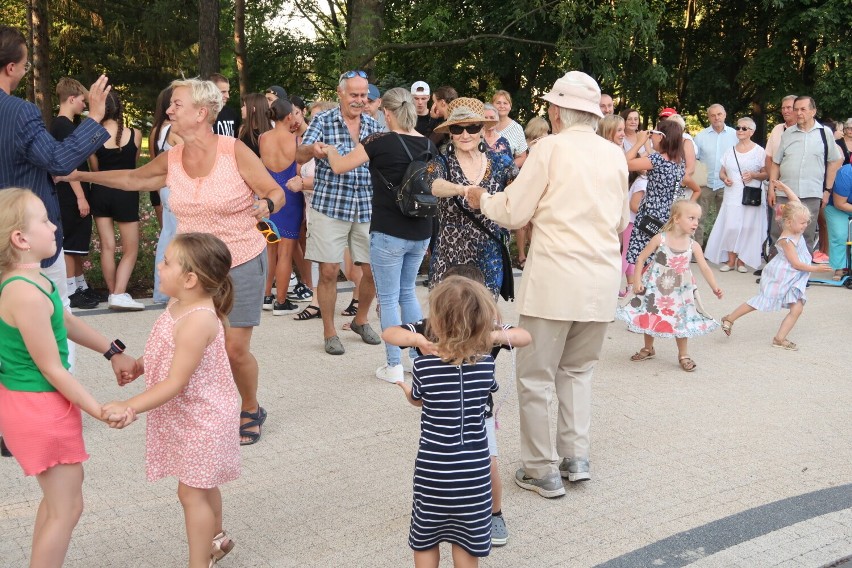 Park Sybiraków w Wałbrzychu tętni życiem i tańczy! Za nami potańcówka - zobaczcie zdjęcia