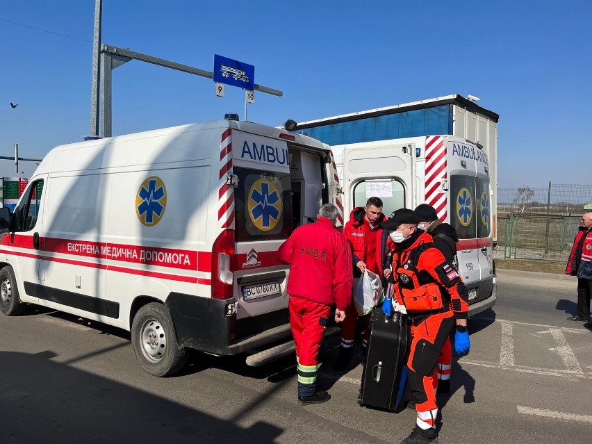 Grodziscy ratownicy medyczni pomagają dzieciom na terenie objętej wojną Ukrainy 