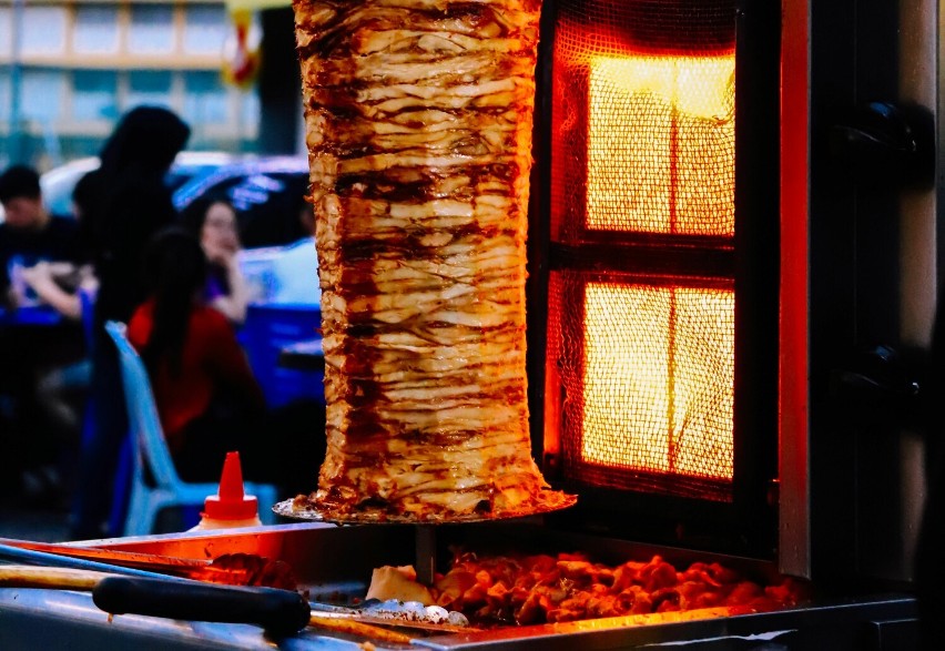 Zobacz, które lokale gastronomiczne serwujące kebab w...