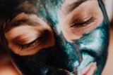 Największe mity dotyczące pielęgnacji skóry twarzy. Warto je znać, aby nie zaszkodzić swojej cerze