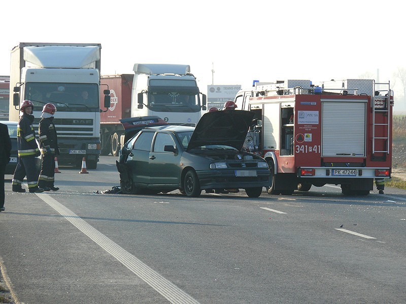 Tragiczny wypadek na obwodnicy Nowych Skalmierzyc. Nie żyją dwie młode kobiety. FILM I ZDJĘCIA