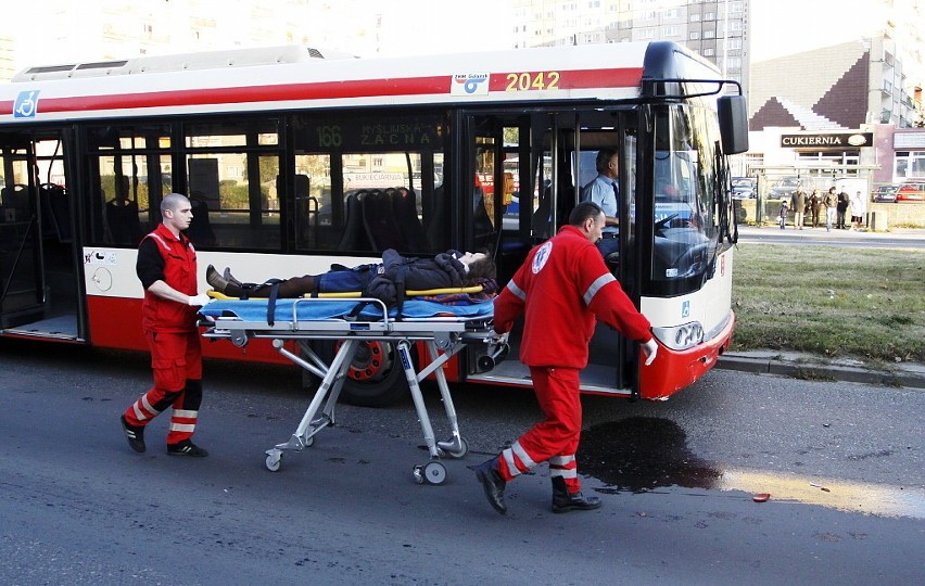 Gdańsk: Autobus zderzył się z samochodem osobowym