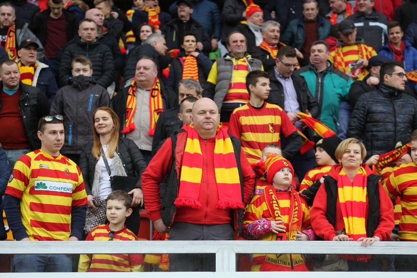 Tak bawili się kibice podczas meczu Jagiellonia Białystok -...