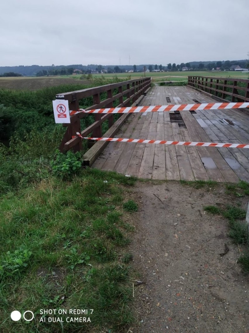 Mostek na Wierzycy w Gniewie zamknięty dla pieszych