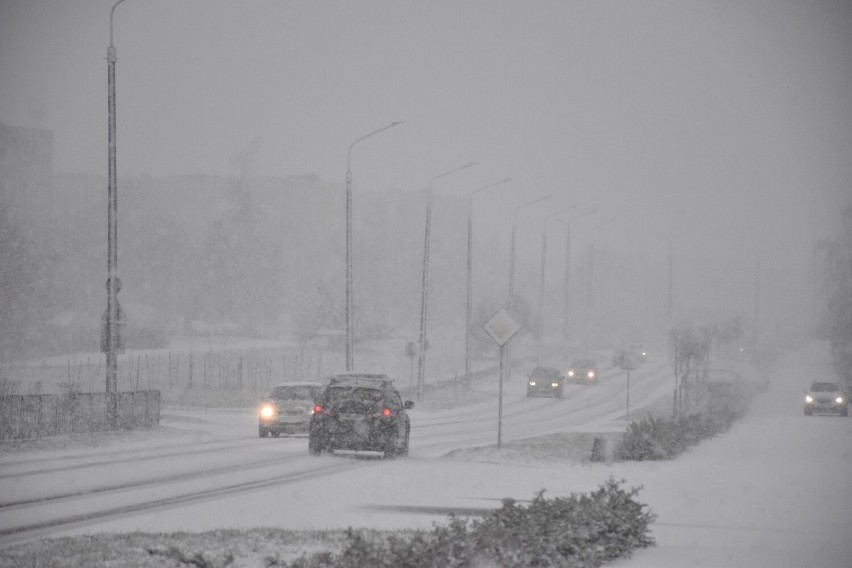 Zima na drogach w powiecie malborskim. Auta wypadały z jezdni, czołowe zderzenie koło Starej Wisły