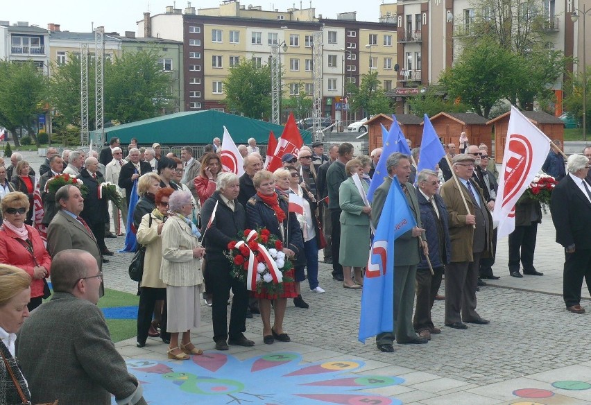 Skromny pochód pierwszomajowy w Ostrowcu