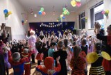 Karnawałowy bal przebierańców w Przedszkolu Jacka i Agatki - wesołej zabawie towarzyszyła muzyka na żywo! ZDJĘCIA
