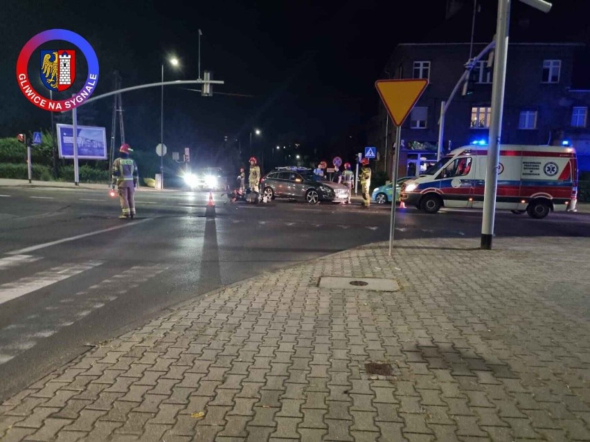 Uwaga! Wypadek z udziałem motocykla i osobówki w Gliwicach. Służby na miejscu, utrudnienia w ruchu drogowym
