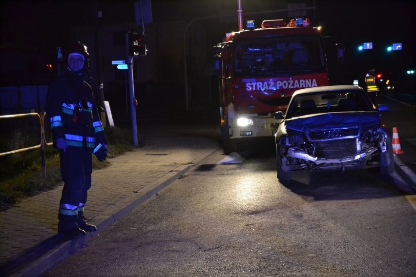 Wypadek w Radlinie: trzy samochody rozbite, potrącony...