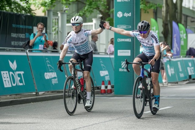 Niedzielne zawody Gran Fondo Gdynia 2021 wiodły przez słoneczne ulice miasta z morza i marzeń oraz po Kaszubach