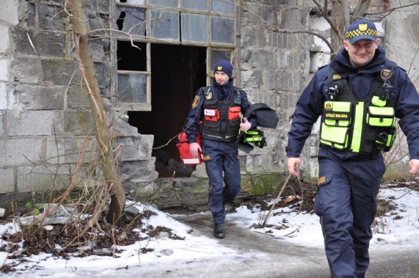 Uliczny Patrol Medyczny w Warszawie. Straż miejska pomaga...