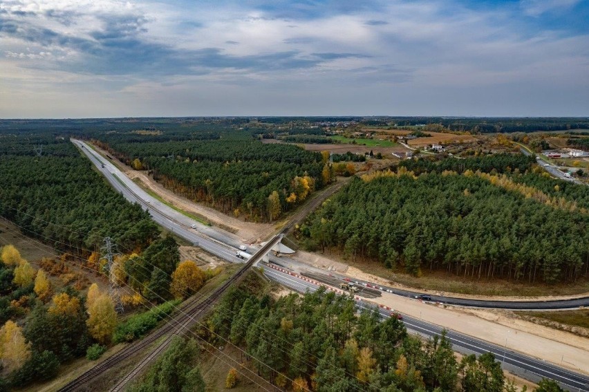 Wykonawca planuje zakończyć prace na ciągu głównym drogi...