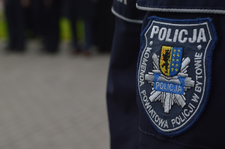 Bytowscy policjanci apelują do kierowców: Zwolnij! Prędkość może zabić! Ulotki są też w języku ukraińskim