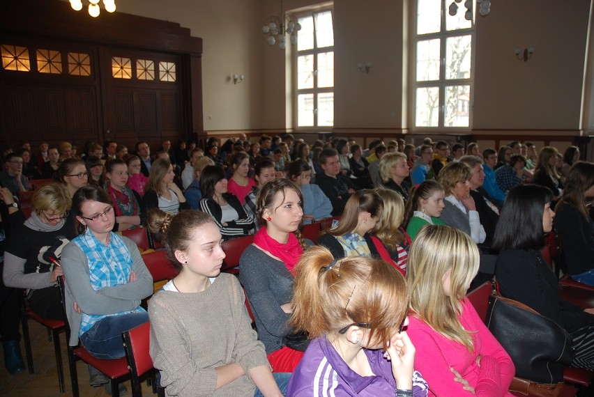 Krotoszyn: targi edukacyjne w Gimnazjum nr 2 (FOTY)