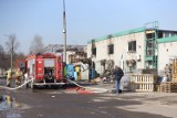 Wielki pożar magazynu  w Sosnowcu. Trwa dogaszanie pogorzeliska przy ulicy Wopistów. Strażacy wciąż prowadzą działania 