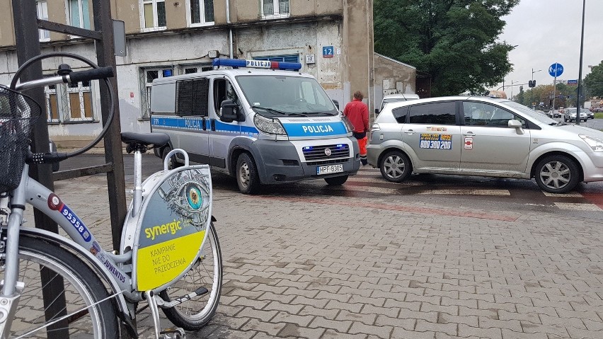 Wypadek na Piłsudskiego. Rowerzysta w szpitalu  [ZDJĘCIA]