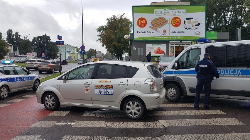 Wypadek na Piłsudskiego. Rowerzysta w szpitalu  [ZDJĘCIA]